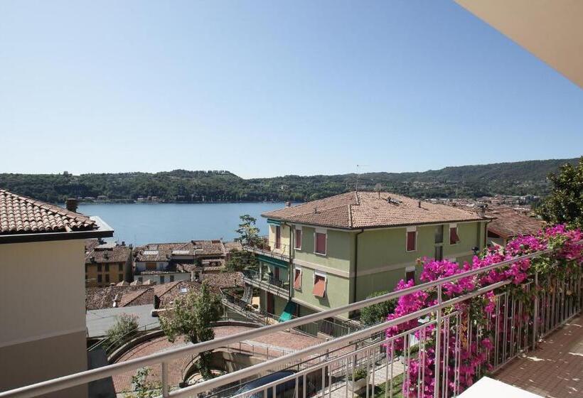 تختخواب و صبحانه Villa Ai Colli