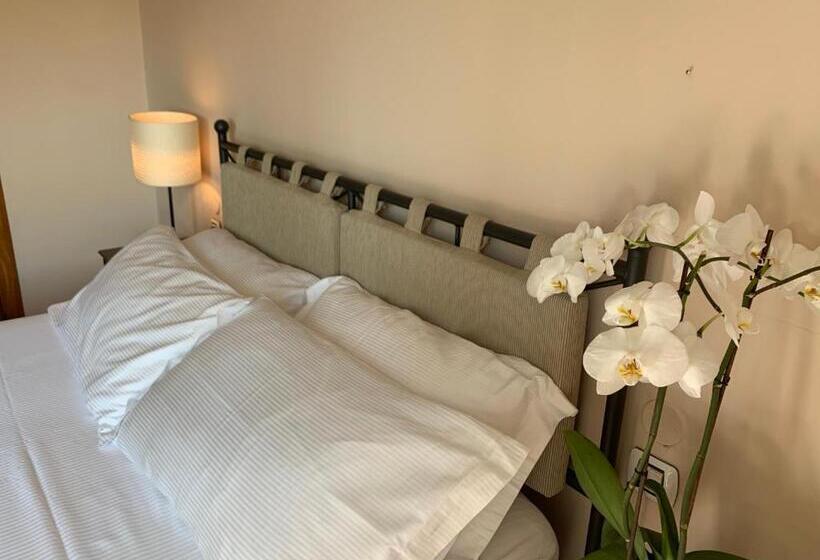 تختخواب و صبحانه Villa Ai Colli
