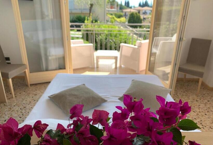 تختخواب و صبحانه Villa Ai Colli