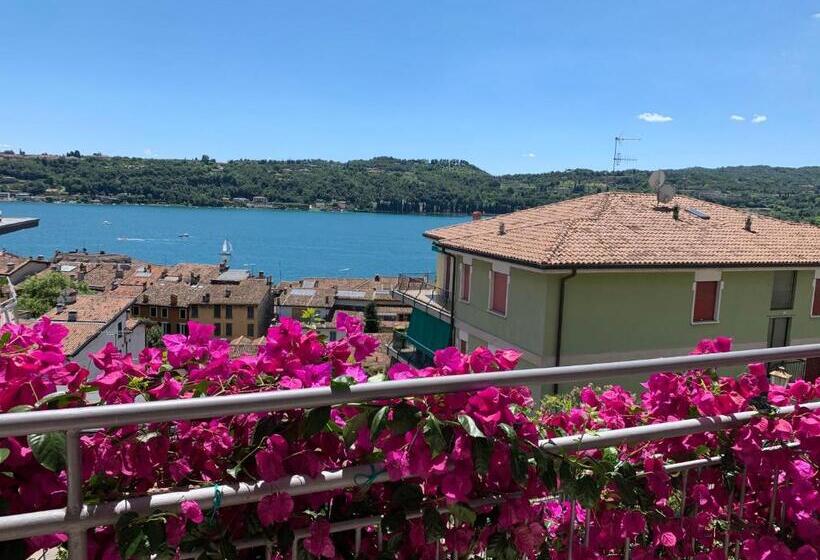تختخواب و صبحانه Villa Ai Colli