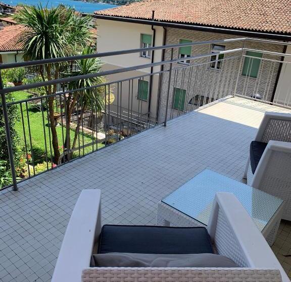 تختخواب و صبحانه Villa Ai Colli