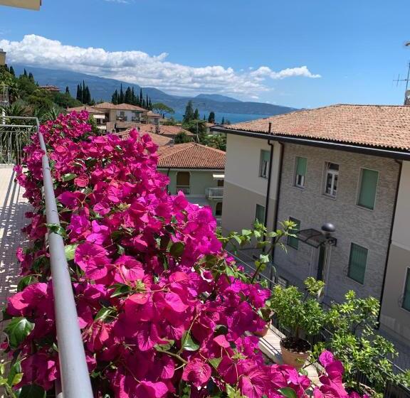 تختخواب و صبحانه Villa Ai Colli