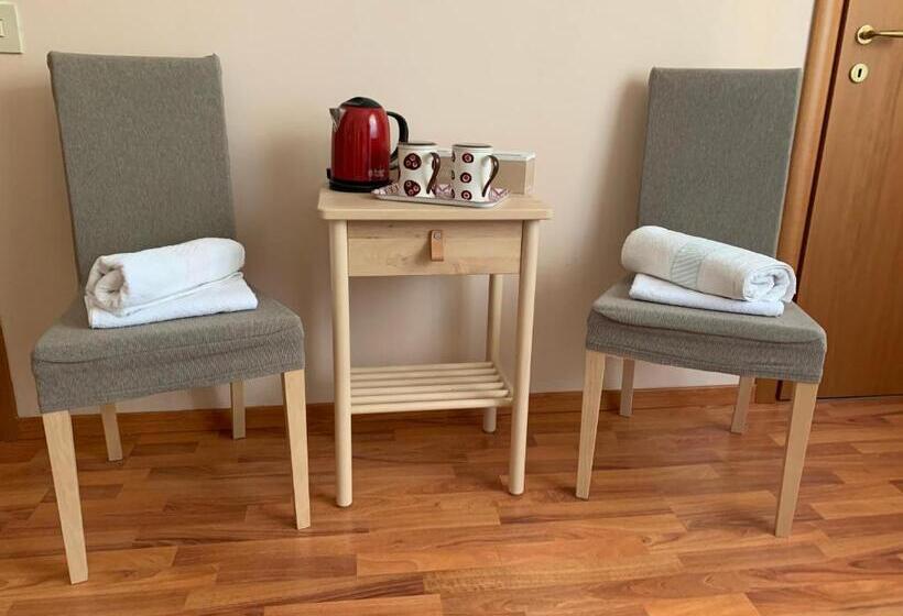 تختخواب و صبحانه Villa Ai Colli
