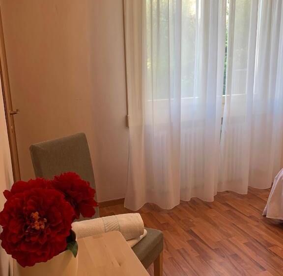 تختخواب و صبحانه Villa Ai Colli