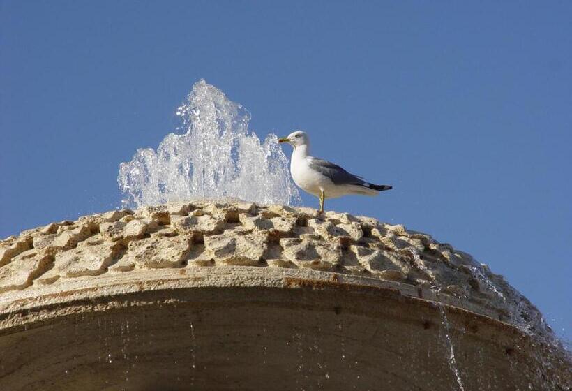 تختخواب و صبحانه Duca S House