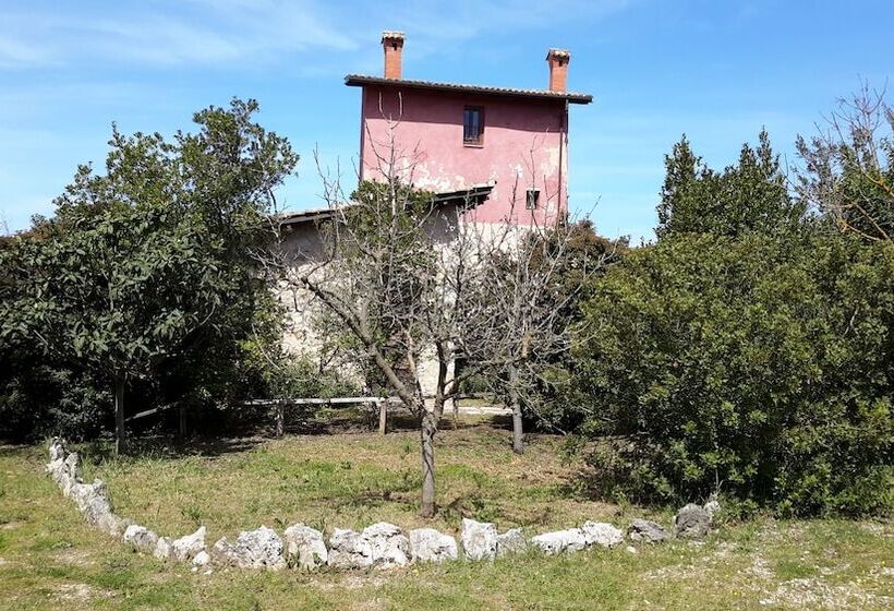 فندق ريفى La Torre Rossa