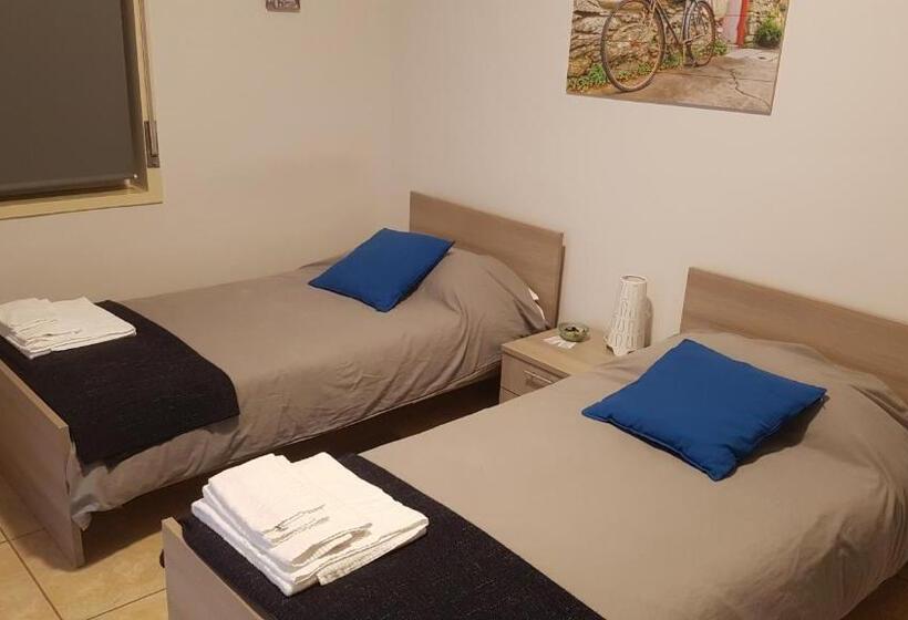 پانسیون Etna Parking