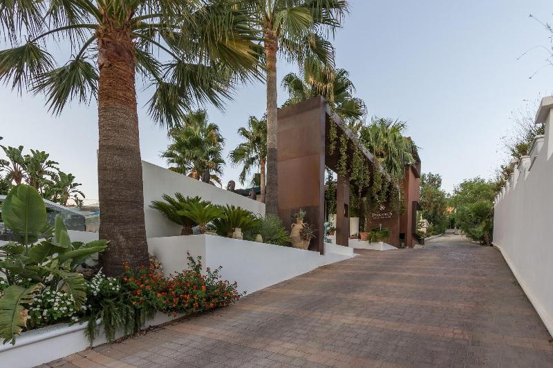 تختخواب و صبحانه Diodorus Luxury Experience