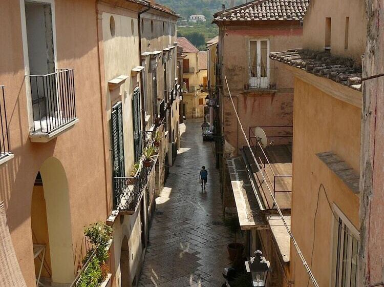 تختخواب و صبحانه La Terrazza Del Poeta