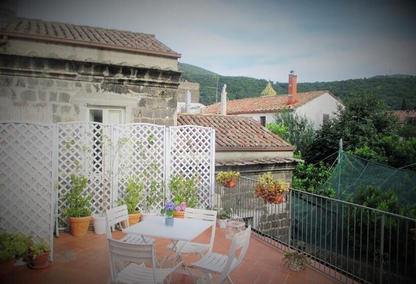 تختخواب و صبحانه La Terrazza Del Poeta