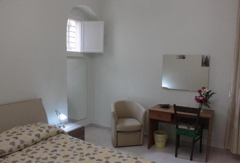 تختخواب و صبحانه Leonessa Di Puglia
