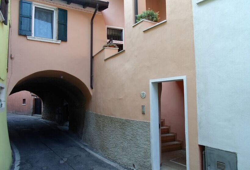 ベッドアンドブレックファースト Il Volto Del Lago Rooms And Apartments
