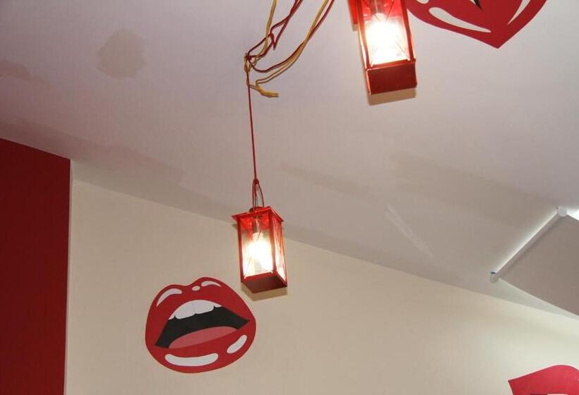 تختخواب و صبحانه Urban Pop Hostel & Bnb