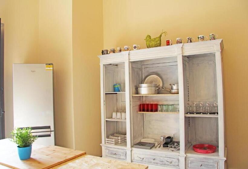 تختخواب و صبحانه Urban Pop Hostel & Bnb