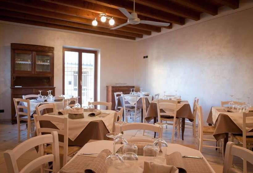 مسافرخانه Al Borgo   Trattoria Con Alloggio