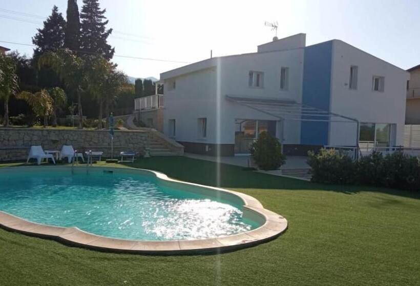 پانسیون Villa Verde