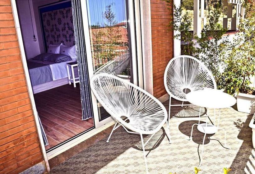 تختخواب و صبحانه Bella Villa