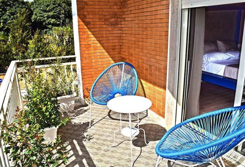 تختخواب و صبحانه Bella Villa