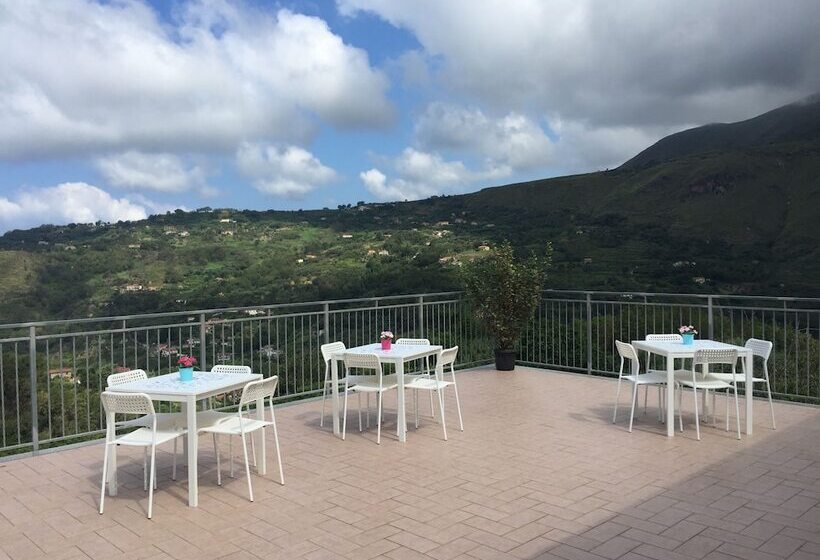 تختخواب و صبحانه Vista D Amare