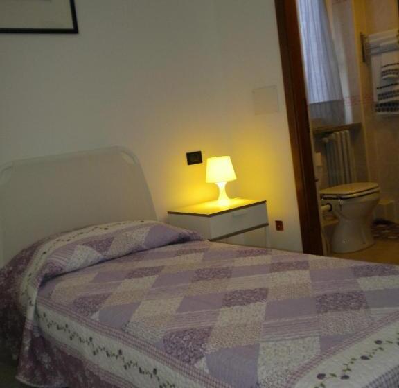 פנסיון Top Suit Uno   Guest House