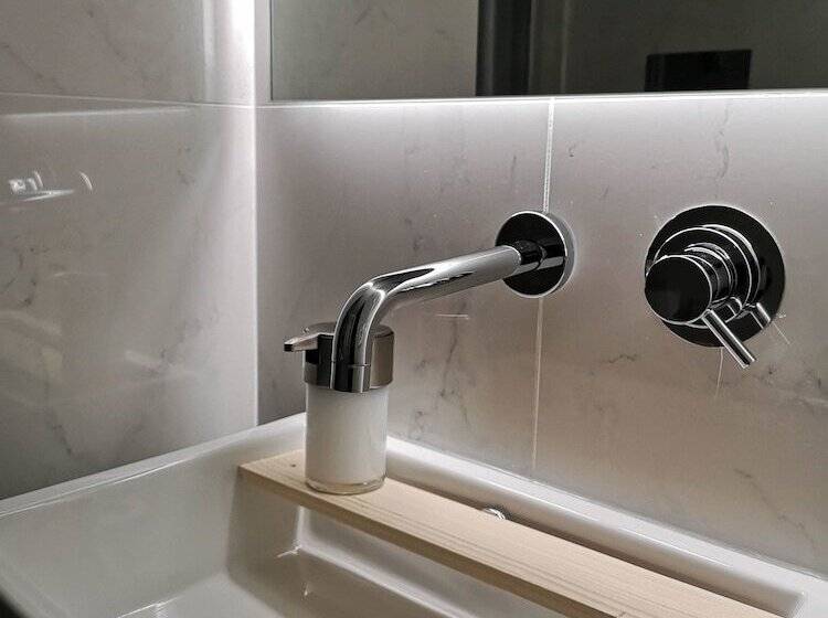 تختخواب و صبحانه Inn Comfort