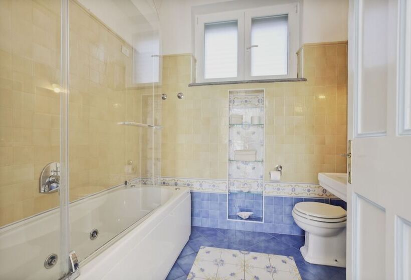 تختخواب و صبحانه Suite Villa Carolina
