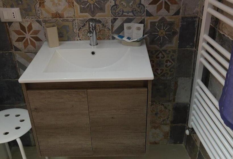 B&b Il Melograno Antico Con Terrazza E Giardino