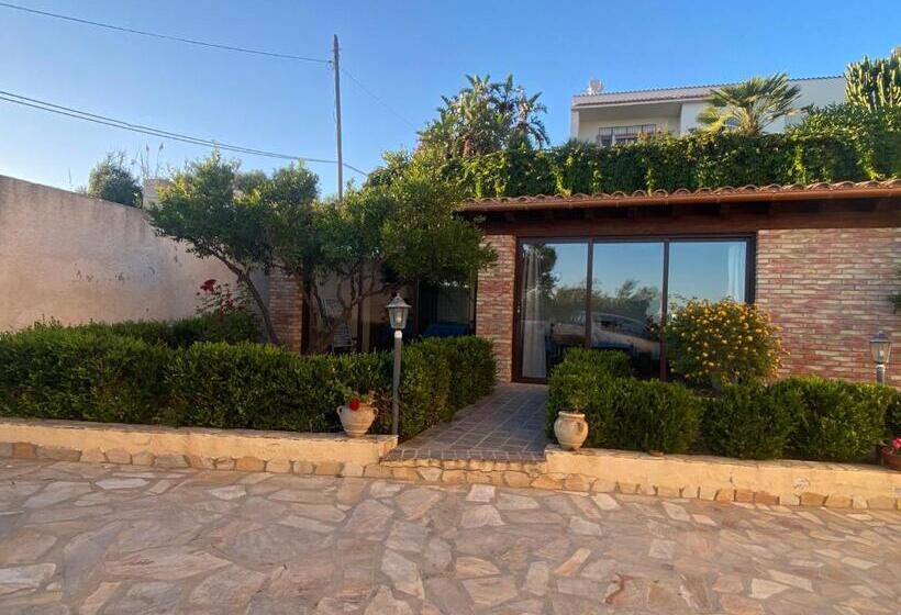 تختخواب و صبحانه Cala Arenella Near Spiaggia Foggia