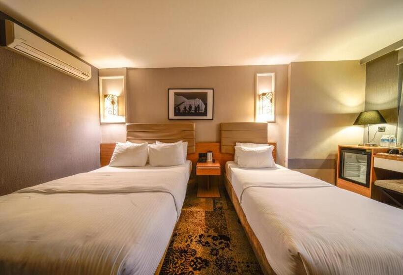 Fotos del hotel All Seasons:  2