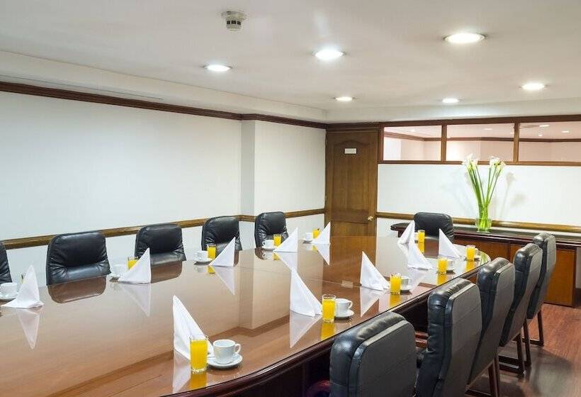 בית מלון כפרי Bogota Regency Usaquen