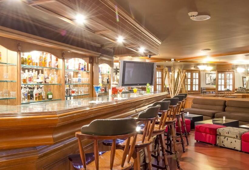 בית מלון כפרי Bogota Regency Usaquen