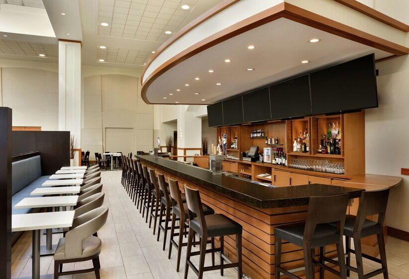 فندق Embassy Suites  Boston Logan Airport