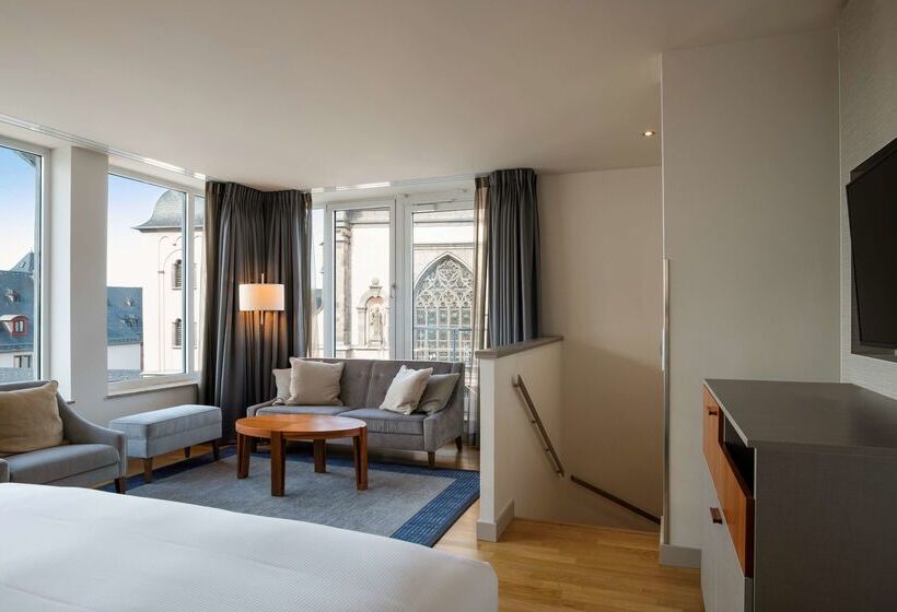 هتل Hilton Cologne