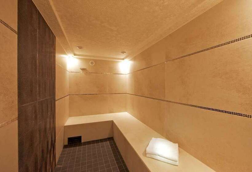 هتل Hilton Cologne