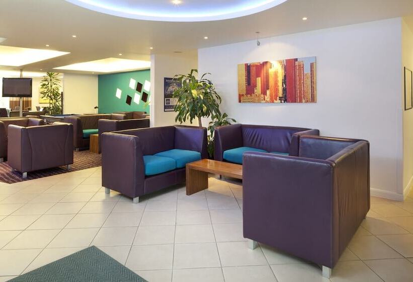 هتل Holiday Inn Express Cambridge, An Ihg