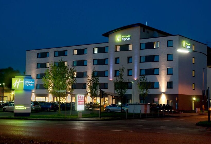 هتل Holiday Inn Express Cologne Mülheim