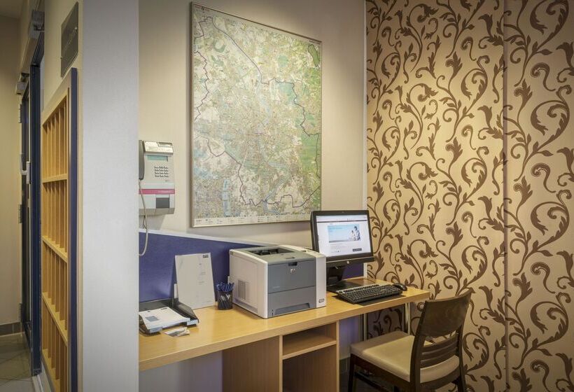 هتل Holiday Inn Express Cologne Muelheim, An Ihg