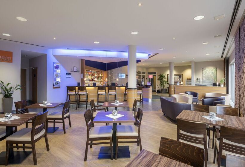 هتل Holiday Inn Express Cologne Muelheim, An Ihg