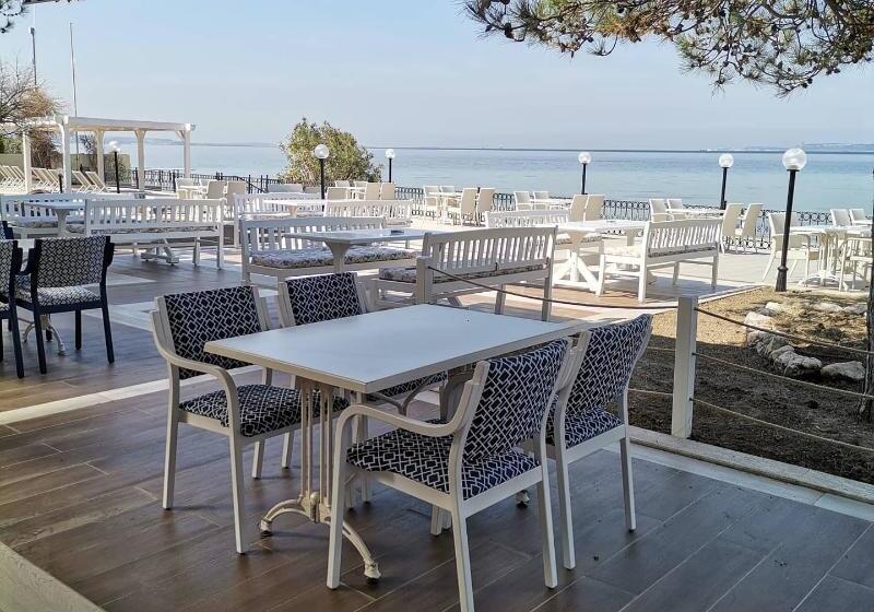 Iris Hotel & Spa