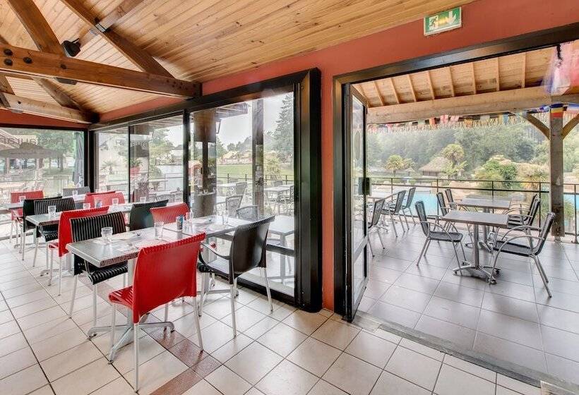 هتل Les Ormes Domaine Et Resort
