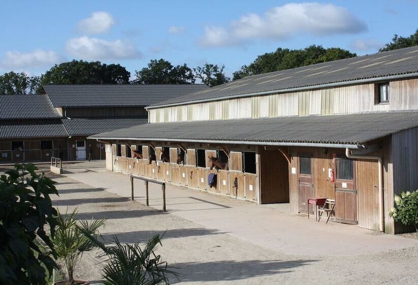 هتل Les Ormes Domaine Et Resort