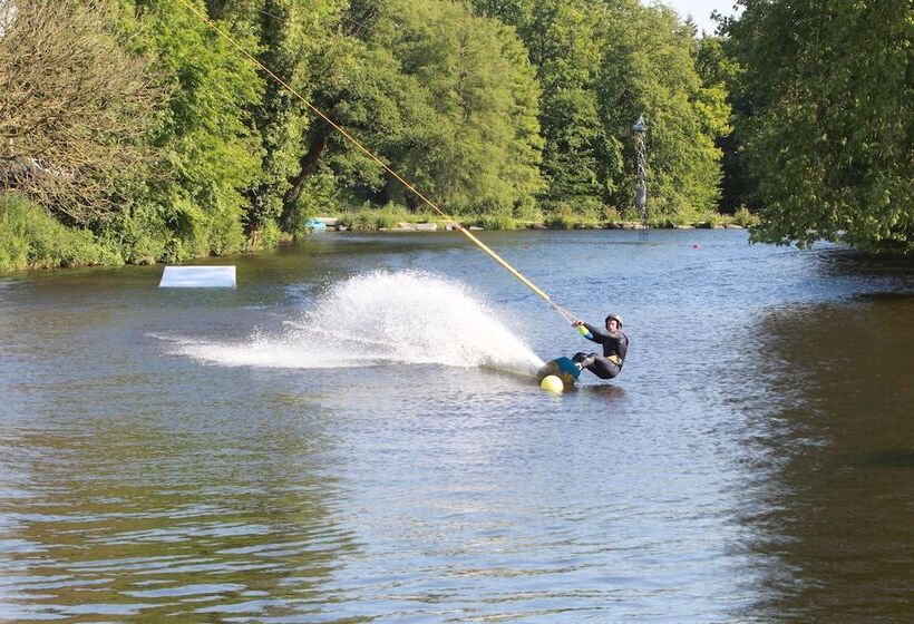 هتل Les Ormes Domaine Et Resort