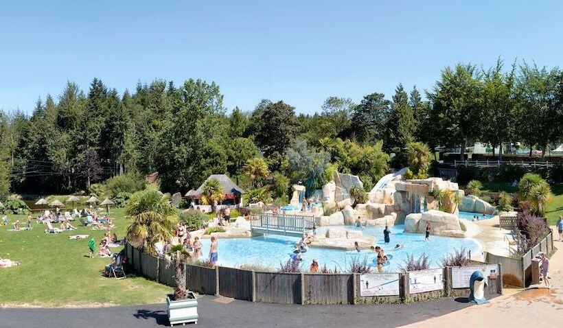 هتل Les Ormes Domaine Et Resort