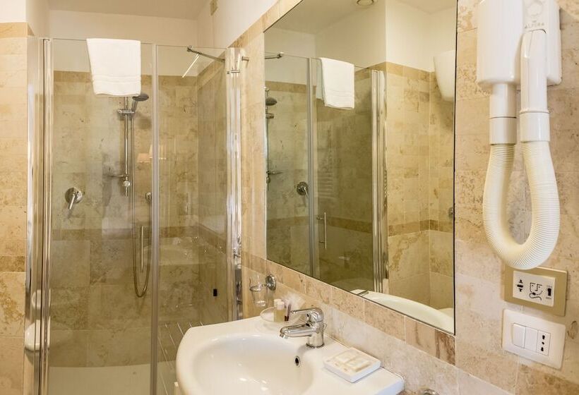 Fotos del hotel Modigliani:  9