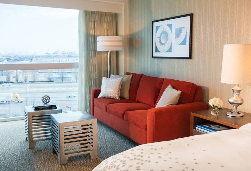 هتل Renaissance Newark Airport