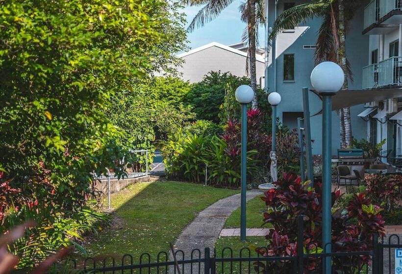 هتل Tropical Heritage Cairns