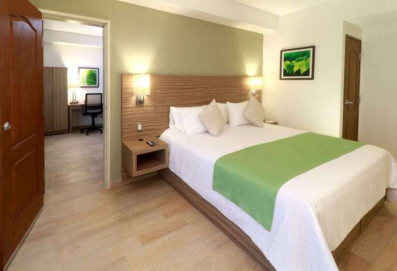 هتل Wyndham Garden Monterrey Valle Real