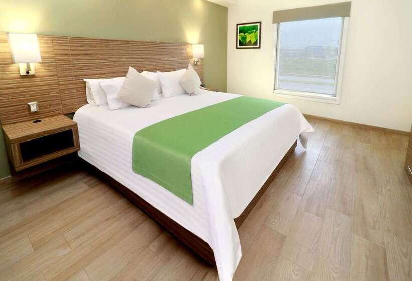 هتل Wyndham Garden Monterrey Valle Real