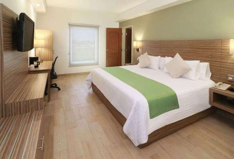 هتل Wyndham Garden Monterrey Valle Real