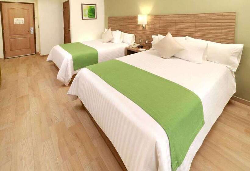 هتل Wyndham Garden Monterrey Valle Real